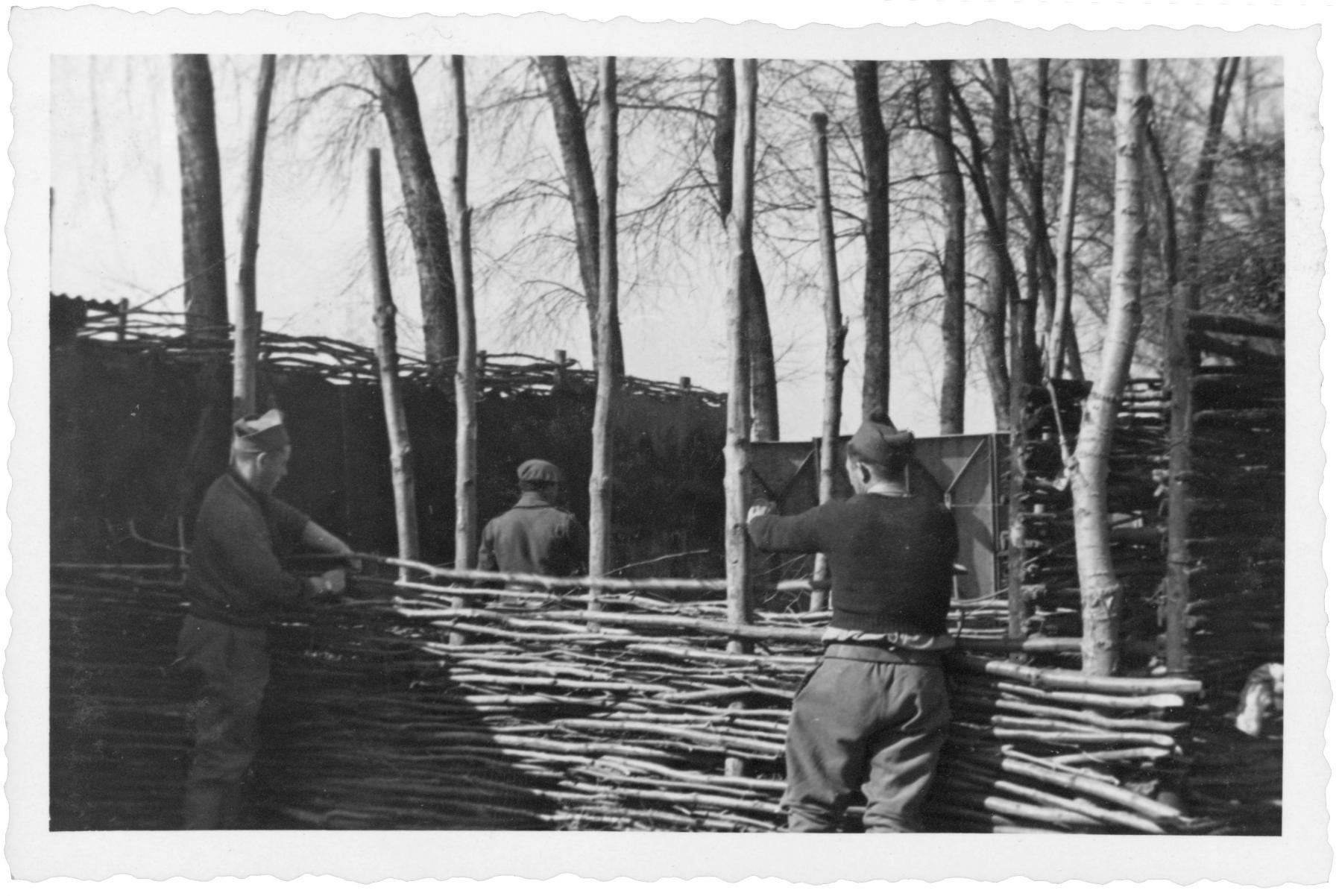 Ligne Maginot - FORT LOUIS OUEST - (Casemate d'infanterie - double) - L'aménagement des abords de la casemate.
 - Fernand Elchinger