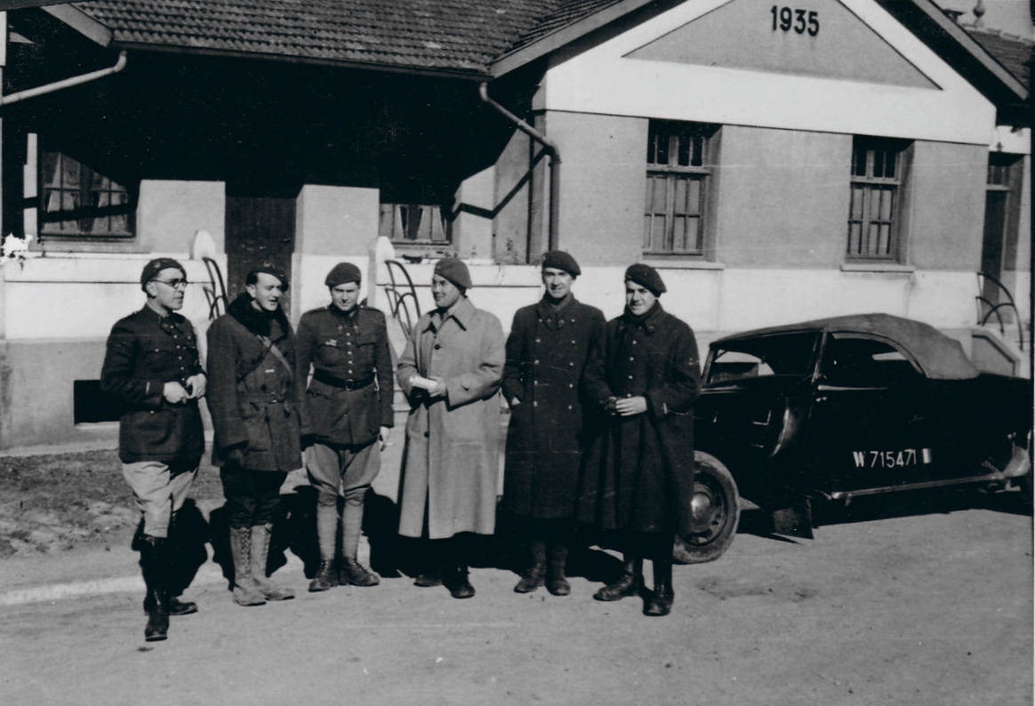 Ligne Maginot - LIXING - (Camp de sureté) - Commandement, le mess
Citroen Traction décapotable - Inconnu