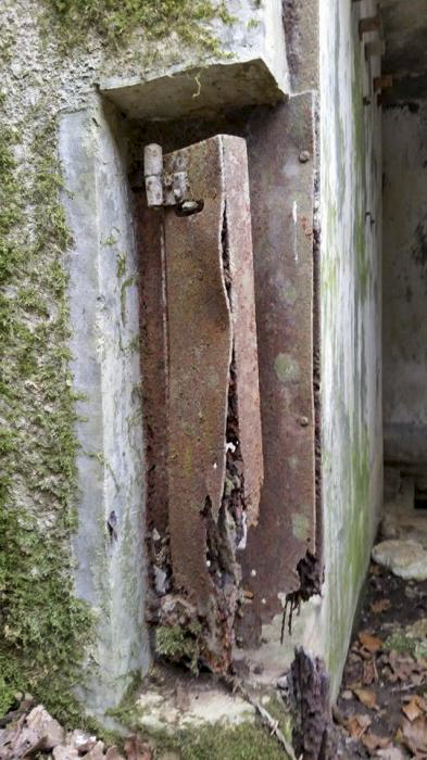 Ligne Maginot - Chambre de coupure X54 - Boitier de connexion.
Ce boitier accessible de l'extérieur permet aux troupes de connecter leurs lignes sans avoir a pénétrer dans la chambre elle même. - LAUER Markus