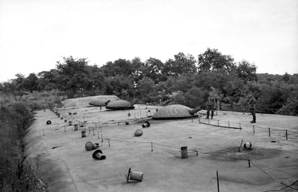 Ligne Maginot - CERISIERS - (Ouvrage d'artillerie) - Exceptionnelle vue de la batterie durant l'occupation - Inconnu