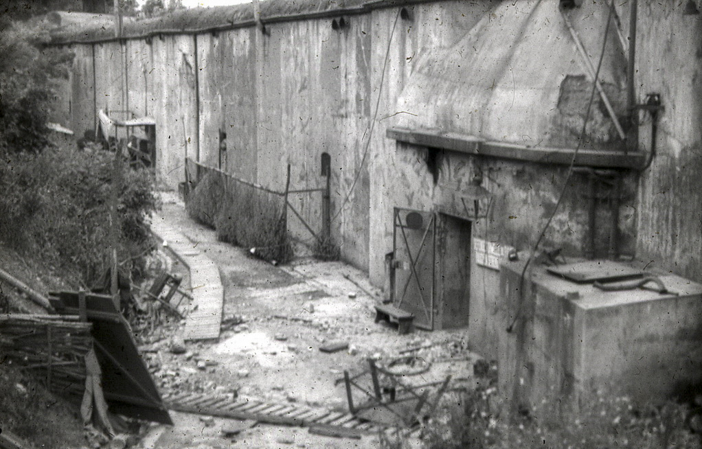 Ligne Maginot - CERISIERS - (Ouvrage d'artillerie) - Façade arrière de la batterie. Vue prise durant l'occupation. - Inconnu