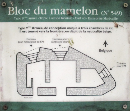 Ligne Maginot - A7 - LE MAMELON OUEST - (Blockhaus pour canon) - Plaque explicative  fixée sur le mur du blockhaus. - Randonneur62