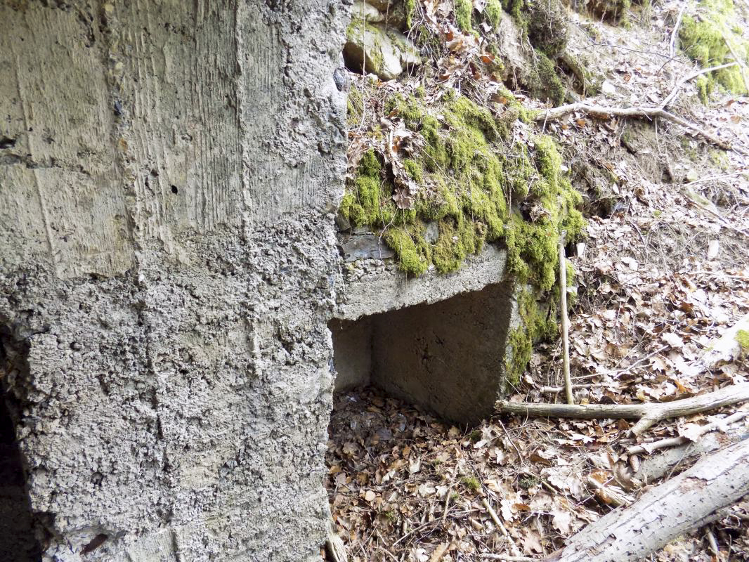 Ligne Maginot - BA104 - ROUTE DE REVIN 1 - (Blockhaus pour canon) - Stockage munitions extérieur droite - R Tucker