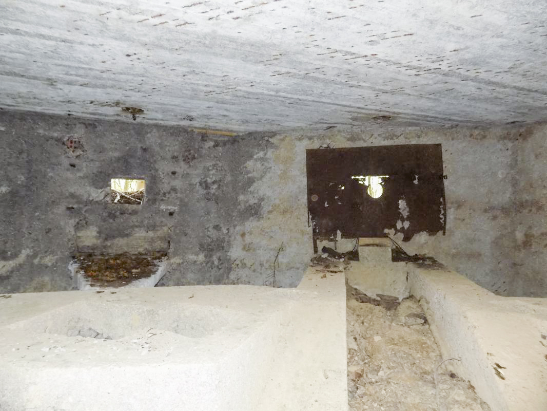 Ligne Maginot - BA104 - ROUTE DE REVIN 1 - (Blockhaus pour canon) - Créneaux Hotchkiss centrale et AC droite - R Tucker