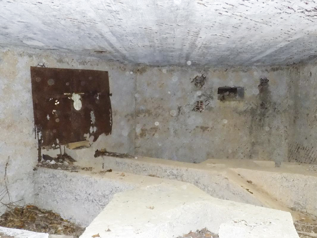Ligne Maginot - BA104 - ROUTE DE REVIN 1 - (Blockhaus pour canon) - Créneau AC droite et face droite créneau FM - R Tucker