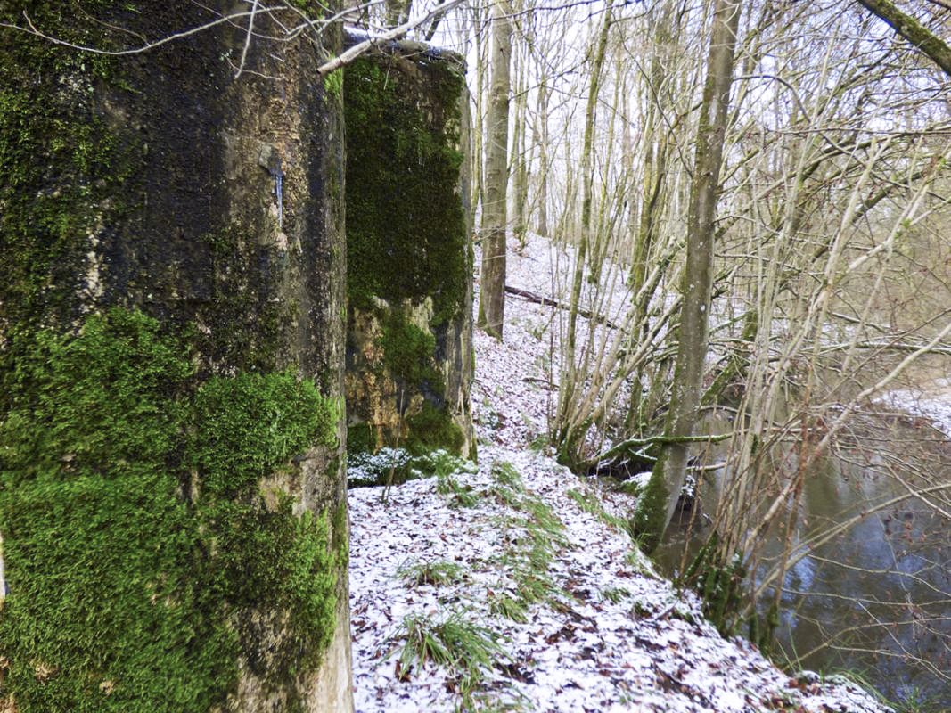 Ligne Maginot - LE GLACIS BAS - (Blockhaus pour canon) - Le blockhaus se trouve juste en bordure de l'Oise. - JMBrams