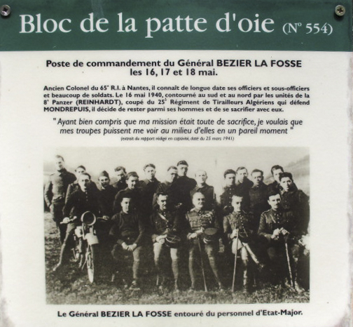 Ligne Maginot - A25 - PATTE D'OIE - (Blockhaus pour canon) - Photographie apposée sur le blockhaus - Randonneur62