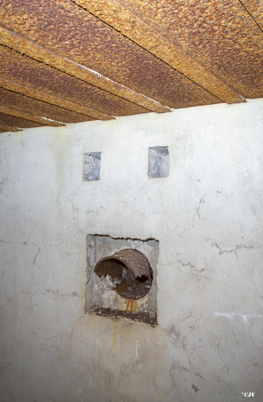 Ligne Maginot - A25 - PATTE D'OIE - (Blockhaus pour canon) - Reste de la ventilation - Lia VERMEULEN