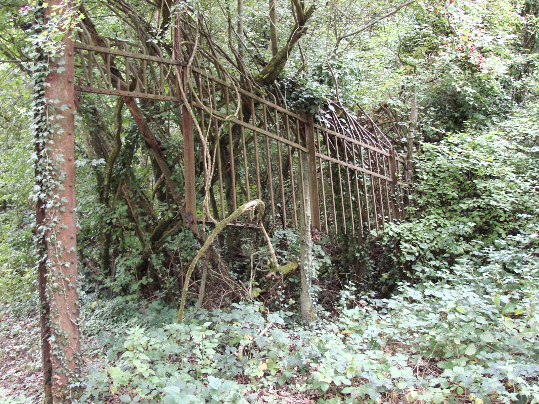 Ligne Maginot - KOENIGSMACKER (FESTE DE) - (Ouvrage d'artillerie) - Entrée principale du Feste
Grilles de défense. - Schnoupf