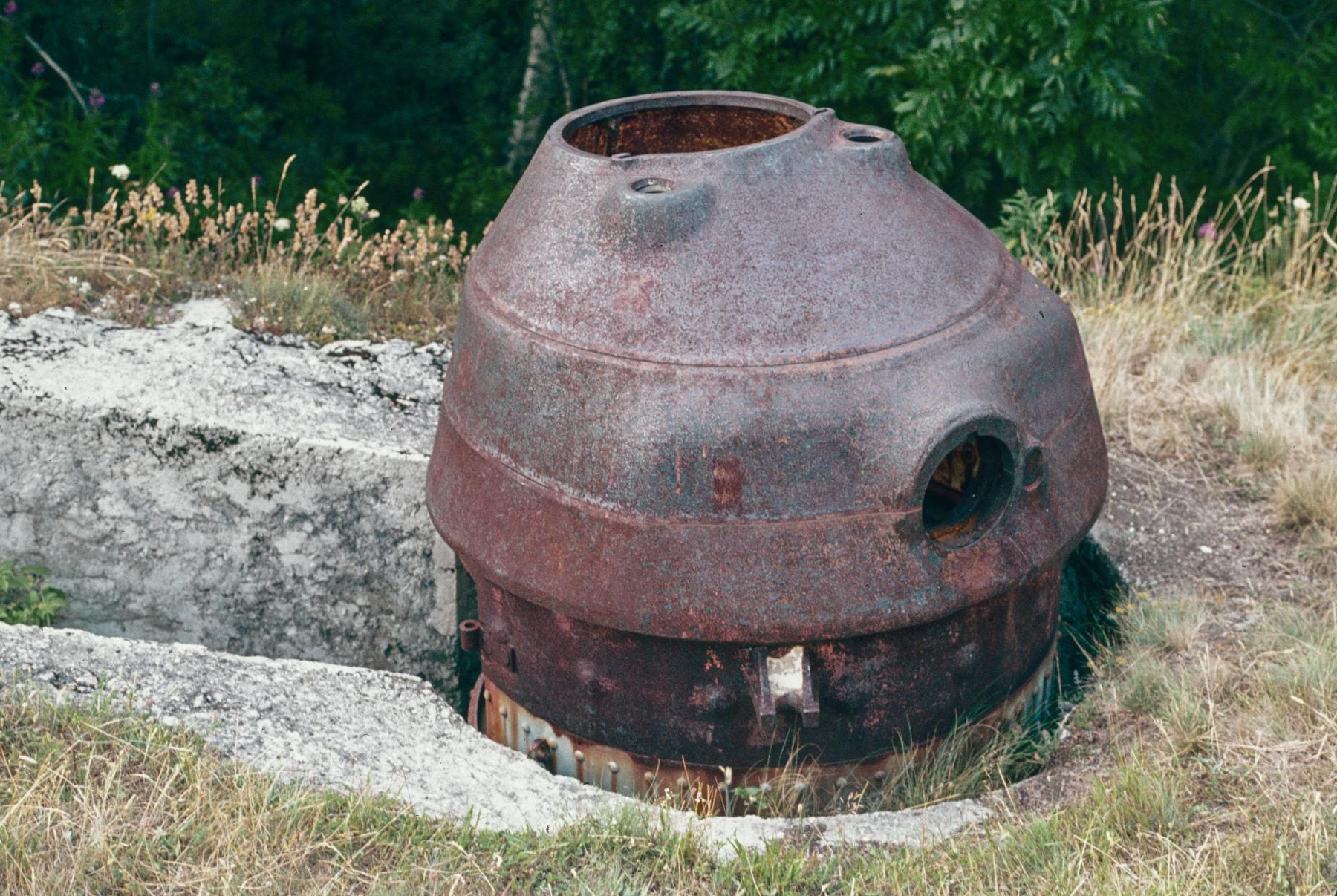 Ligne Maginot - AMODON (TD N° 600) - (Cuve pour arme d'infanterie) - La tourelle en 1982
La cuve bétonnée est bien visible sur la photo - Michel MANSUY