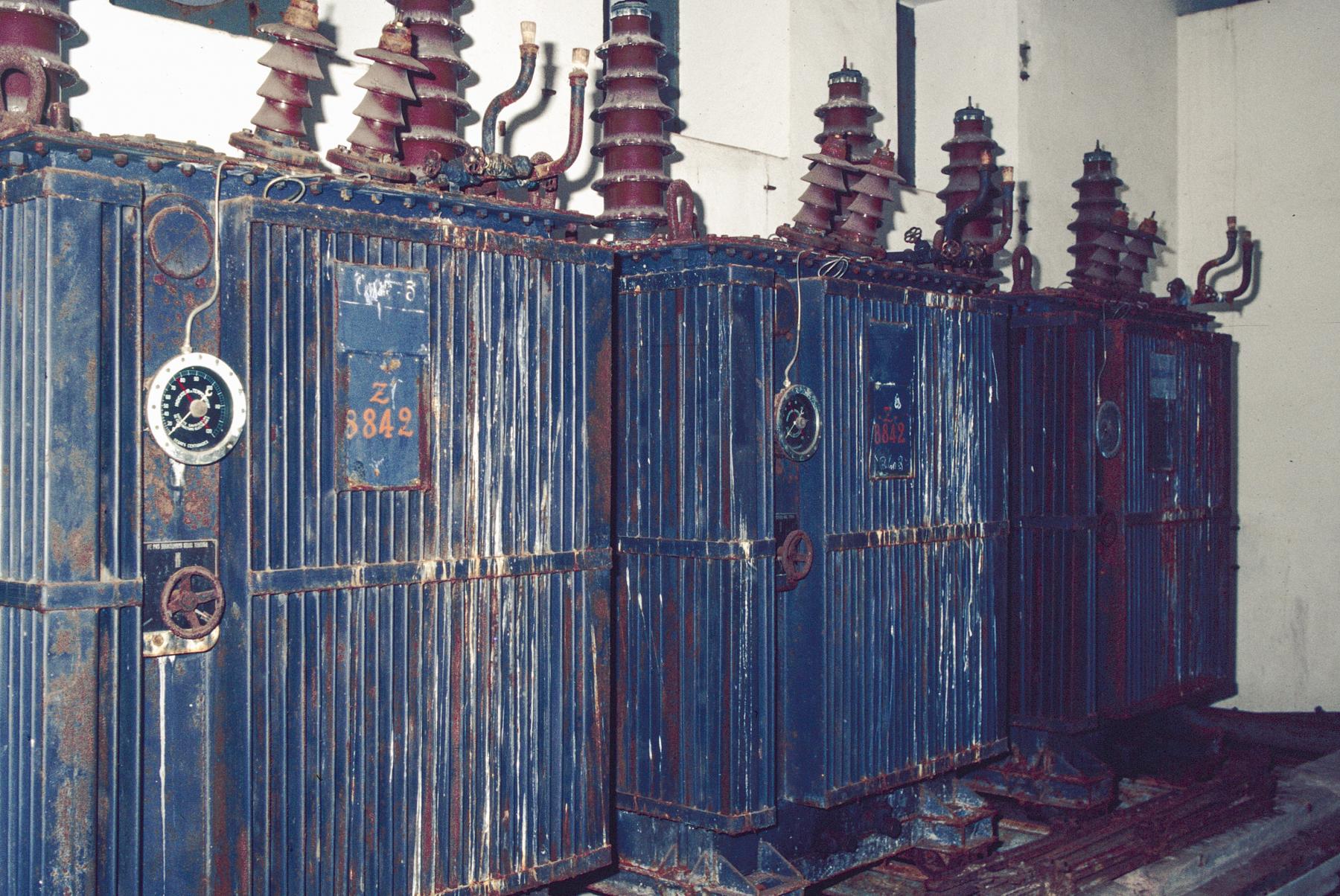 Ligne Maginot - XIVRY CIRCOURT - (Infrastructures électriques) - Transformateurs monophasés 500 KVA 
Groupe de trois transformateurs
Société Savoisienne de Constructions Electriques - MANSUY Michel