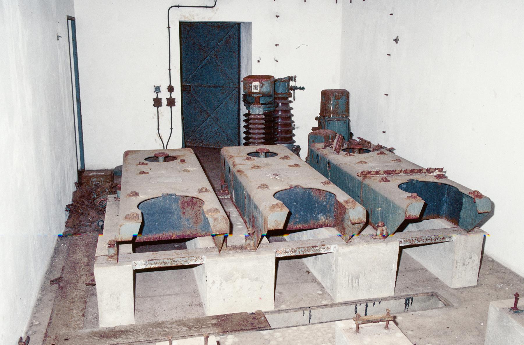 Ligne Maginot - XIVRY CIRCOURT - (Infrastructures électriques) - Supports des transformateurs de mesure 65KV - MANSUY Michel