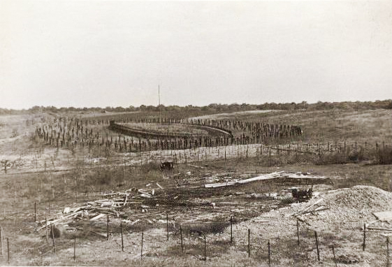 Ligne Maginot - ANZELING - A25 - (Ouvrage d'artillerie) - Le bloc cheminée vu du bloc 9 - Inconnu