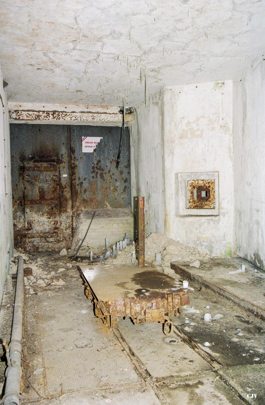 Ligne Maginot - ANZELING - A25 - (Ouvrage d'artillerie) - Entrée munitions - Lia VERMEULEN