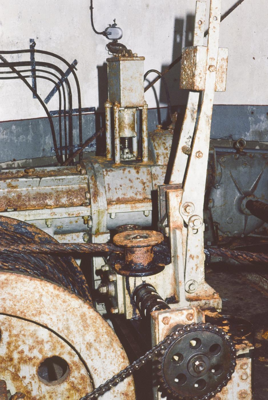 Ligne Maginot - ANZELING - A25 - (Ouvrage d'artillerie) - Entrée munitions
Système de treuil du plan incliné - MANSUY Michel