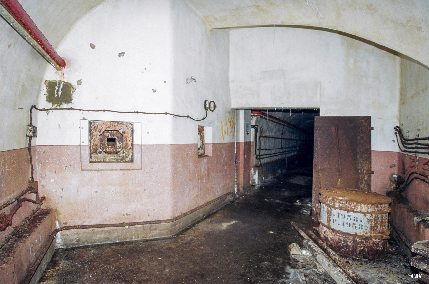 Ligne Maginot - ANZELING - A25 - (Ouvrage d'artillerie) - Blockhaus pour la défense de la galerie vers l'entrée des hommes - Lia VERMEULEN