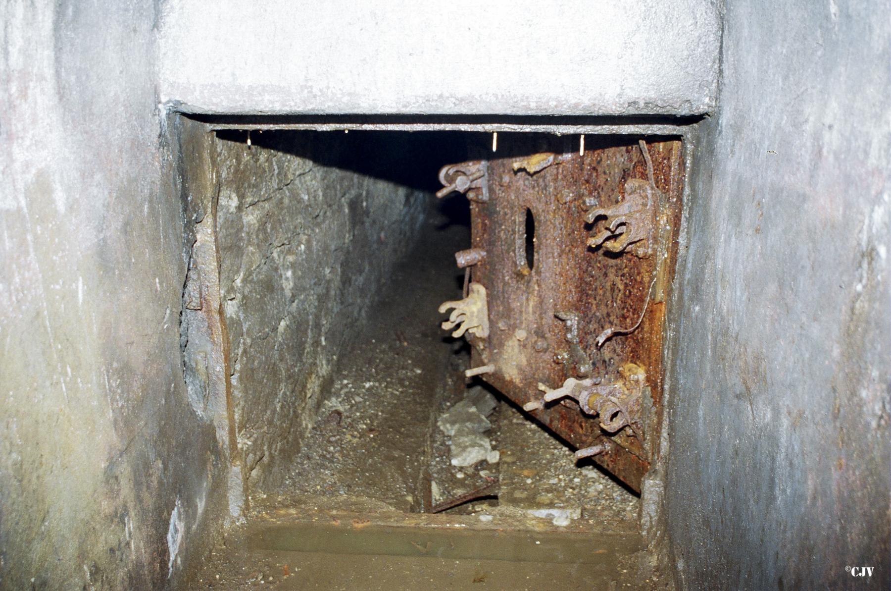 Ligne Maginot - ANZELING - A25 - (Ouvrage d'artillerie) - Bloc 1
L'egout - Lia VERMEULEN