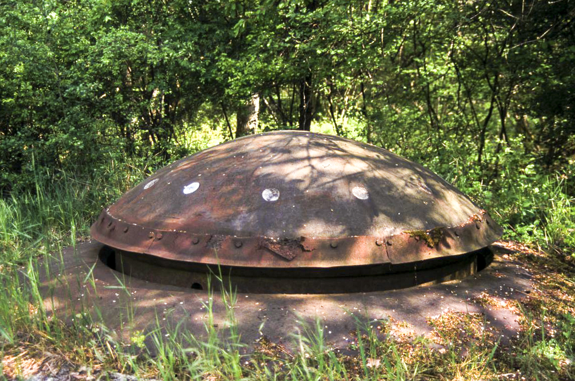 Ligne Maginot - ANZELING - A25 - (Ouvrage d'artillerie) - Bloc 2
Tourelle mitrailleuse / AM - Michel Teiten