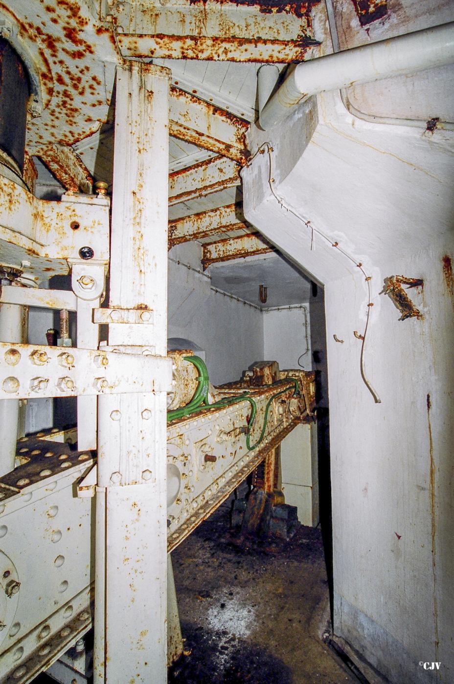 Ligne Maginot - ANZELING - A25 - (Ouvrage d'artillerie) - Bloc 2
Tourelle de mitrailleuses - Lia VERMEULEN