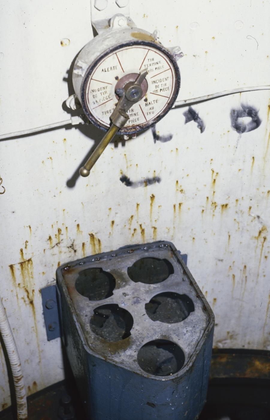 Ligne Maginot - ANZELING - A25 - (Ouvrage d'artillerie) - Bloc 3
Tourelle pour deux mortiers 81 mm - MANSUY Michel