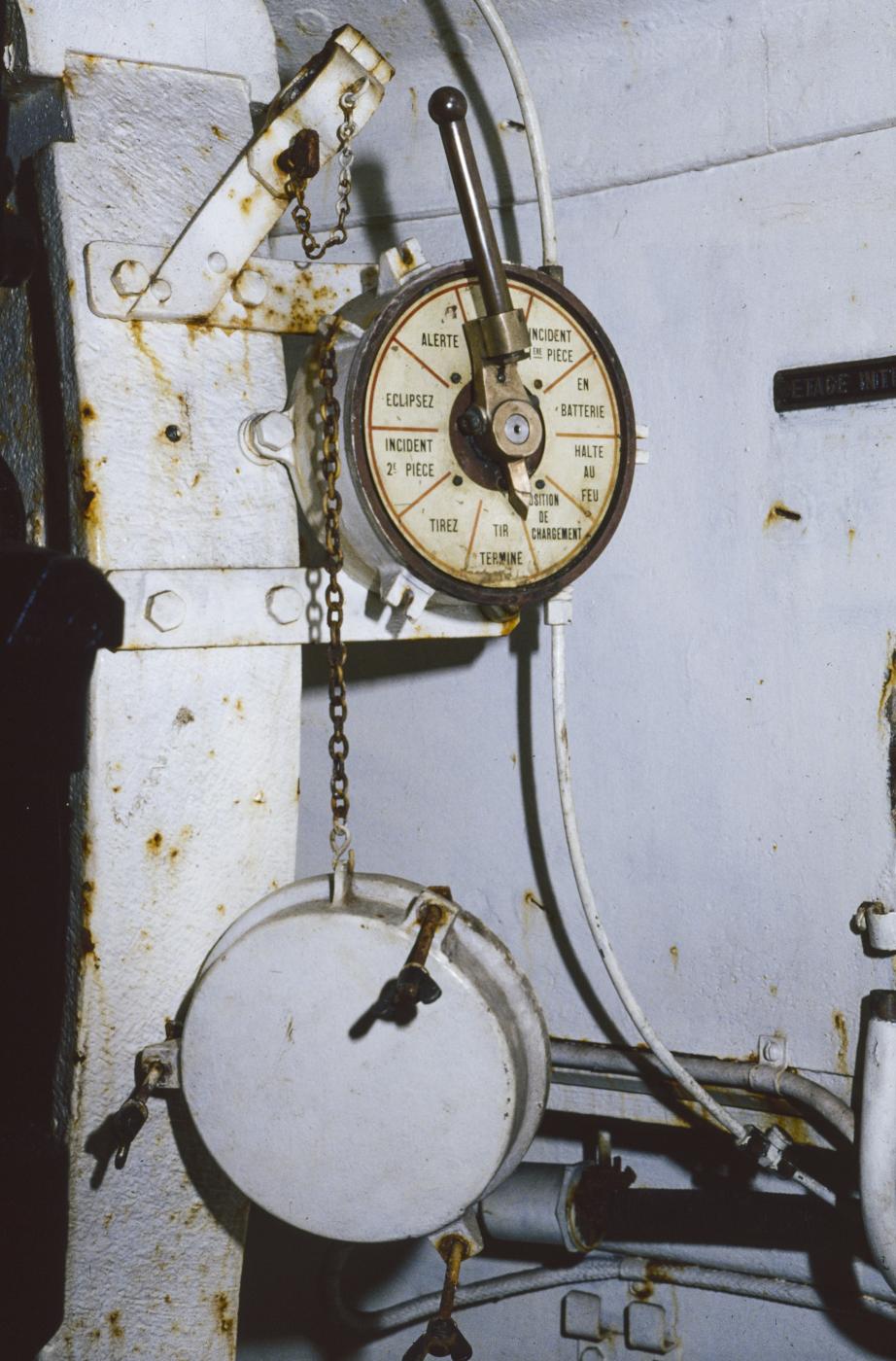 Ligne Maginot - ANZELING - A25 - (Ouvrage d'artillerie) - Bloc 3
Tourelle pour deux mortiers 81 mm - MANSUY Michel