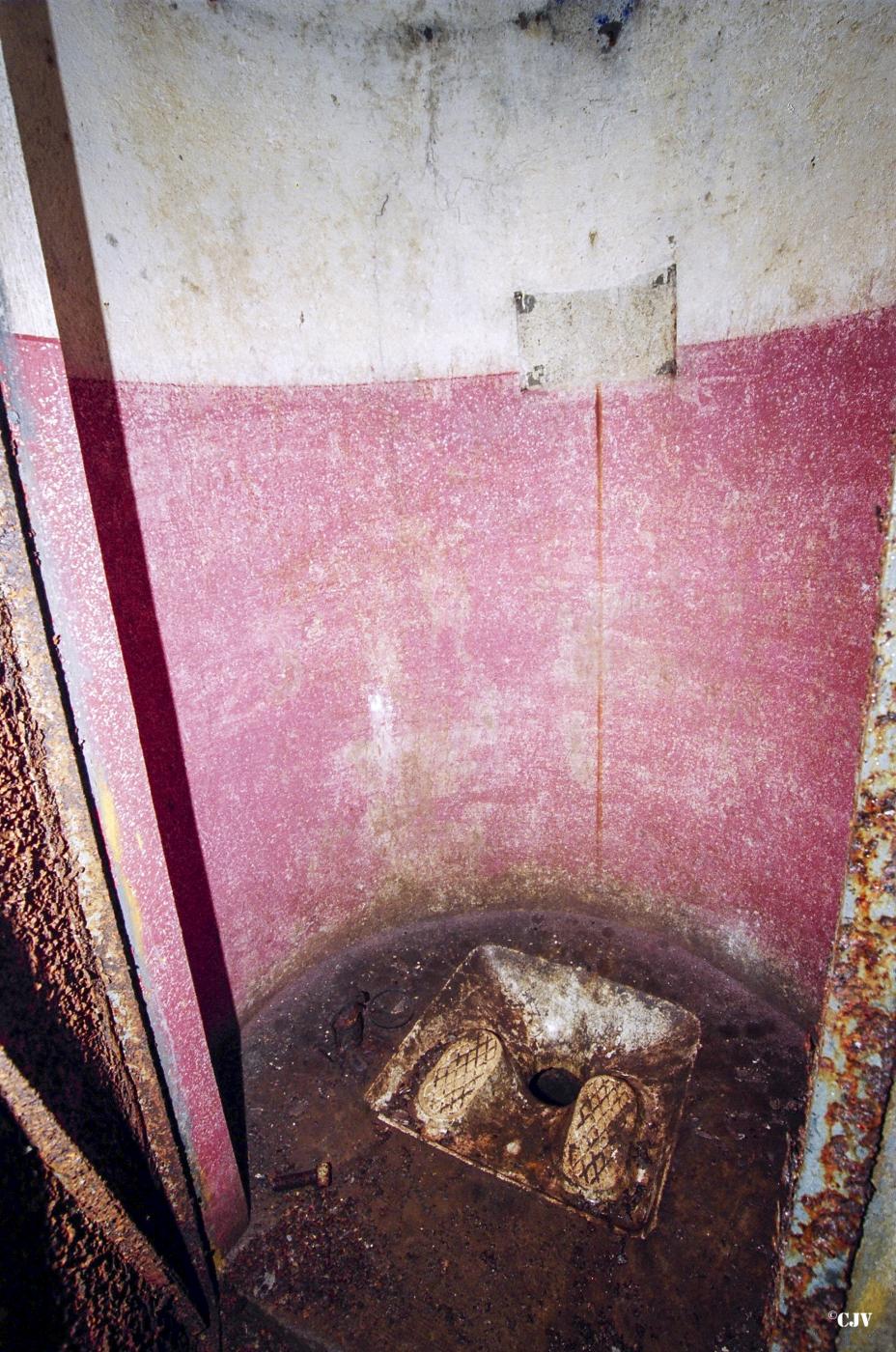 Ligne Maginot - ANZELING - A25 - (Ouvrage d'artillerie) - Bloc 3
Toilette
 - Lia VERMEULEN