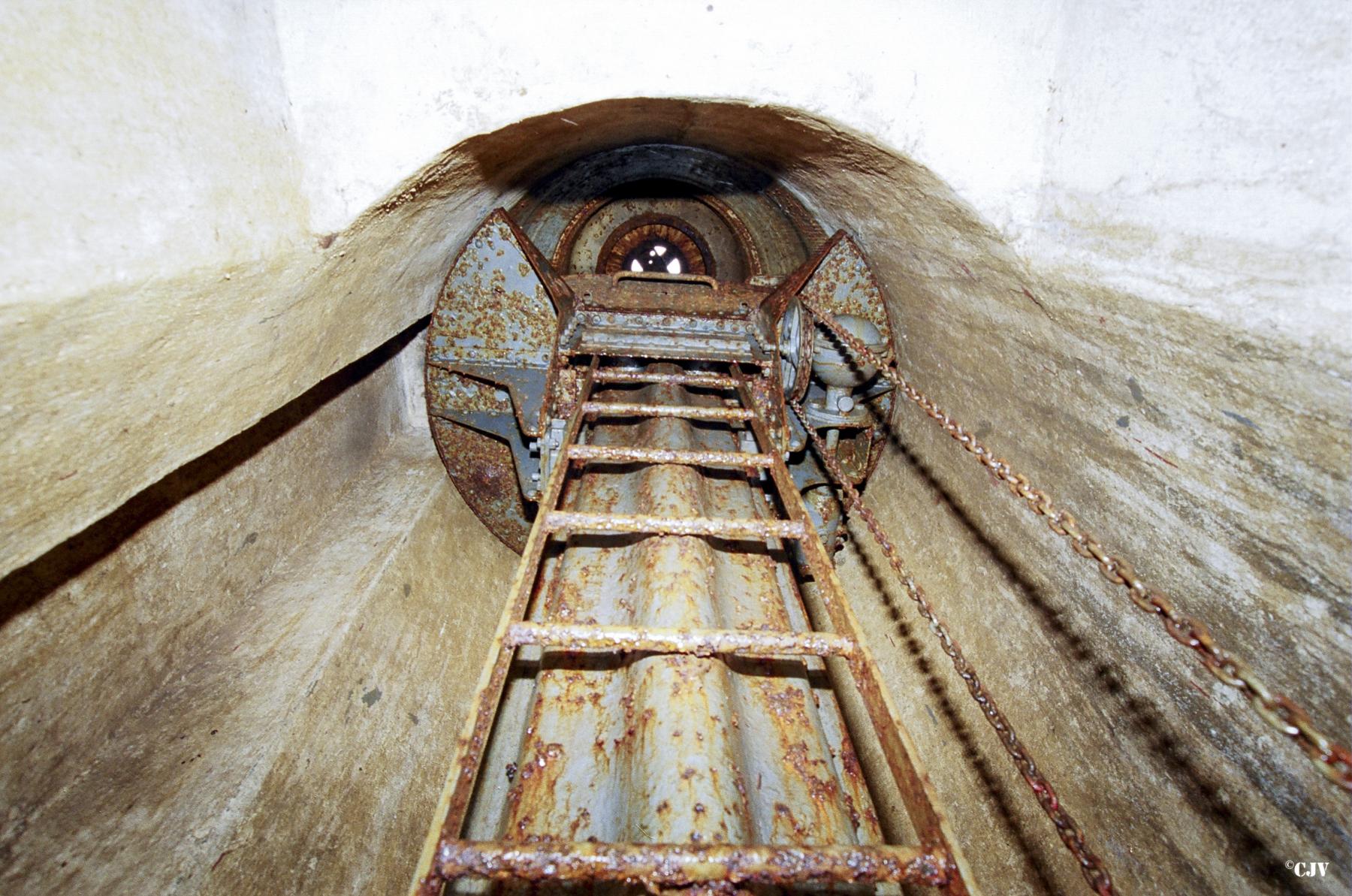 Ligne Maginot - ANZELING - A25 - (Ouvrage d'artillerie) - Bloc 4
La cloche LG - Lia VERMEULEN