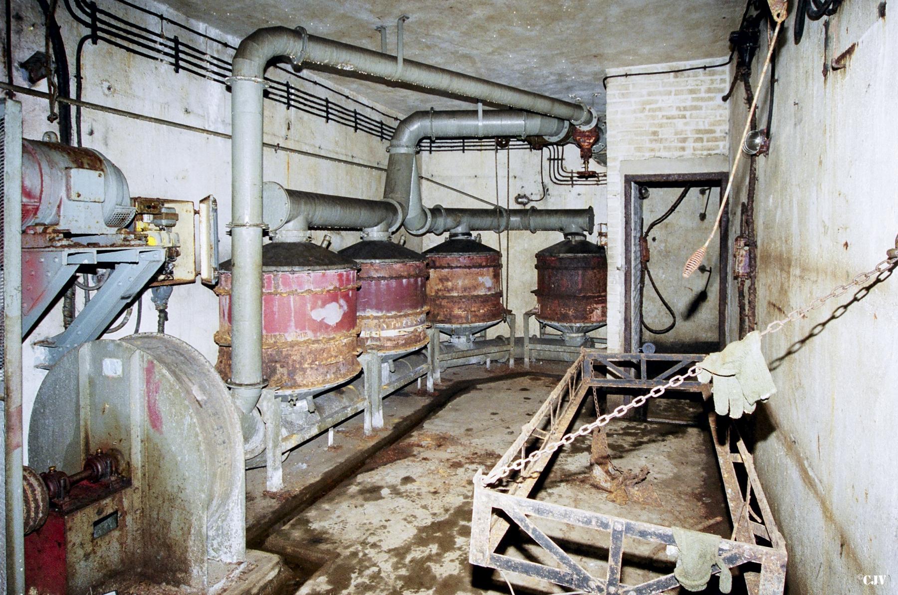 Ligne Maginot - ANZELING - A25 - (Ouvrage d'artillerie) - Bloc 4
Salle des filtres - Lia VERMEULEN