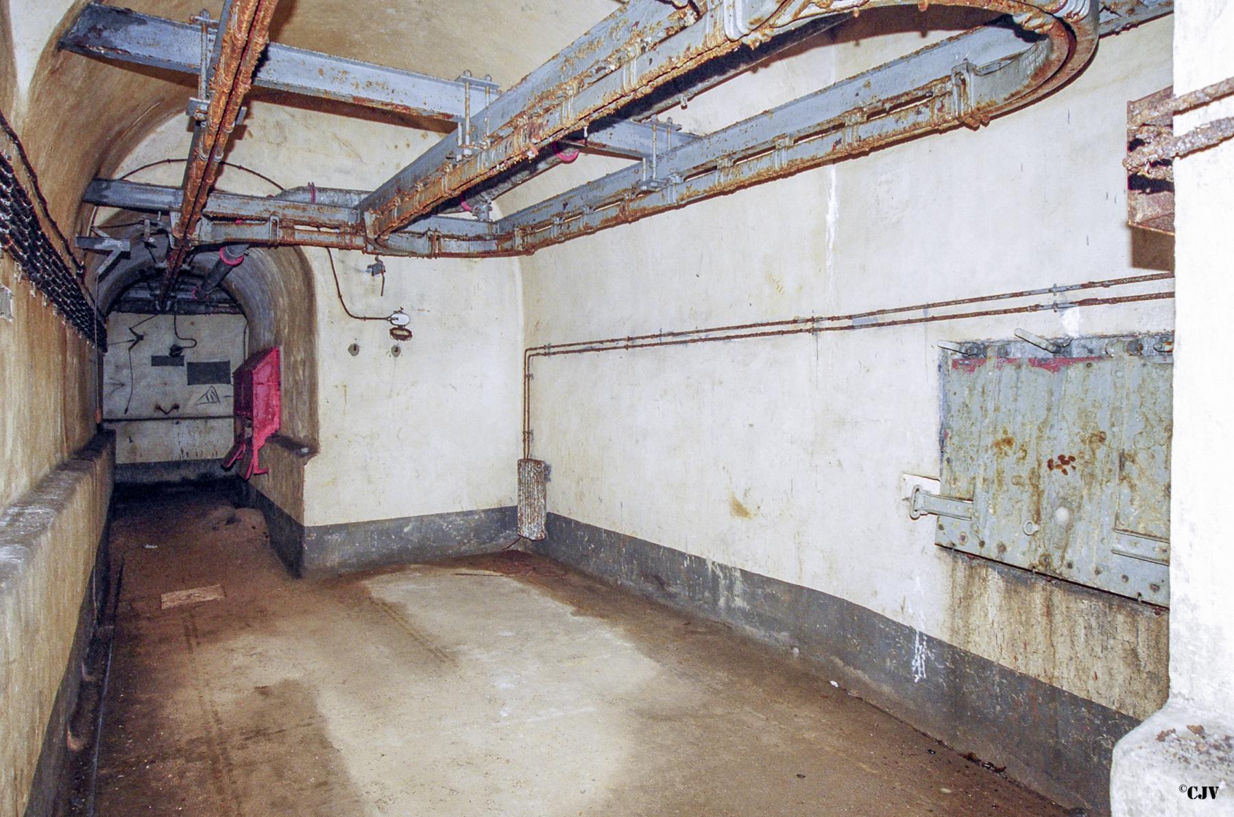 Ligne Maginot - ANZELING - A25 - (Ouvrage d'artillerie) - Bloc 4
L'espace pour les douilles récupérées - Lia VERMEULEN