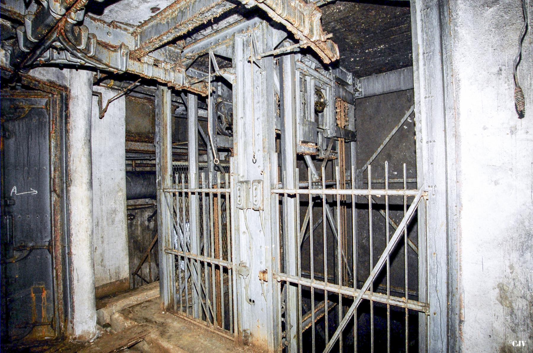 Ligne Maginot - ANZELING - A25 - (Ouvrage d'artillerie) - Bloc 5
Les monte-charges - Lia VERMEULEN