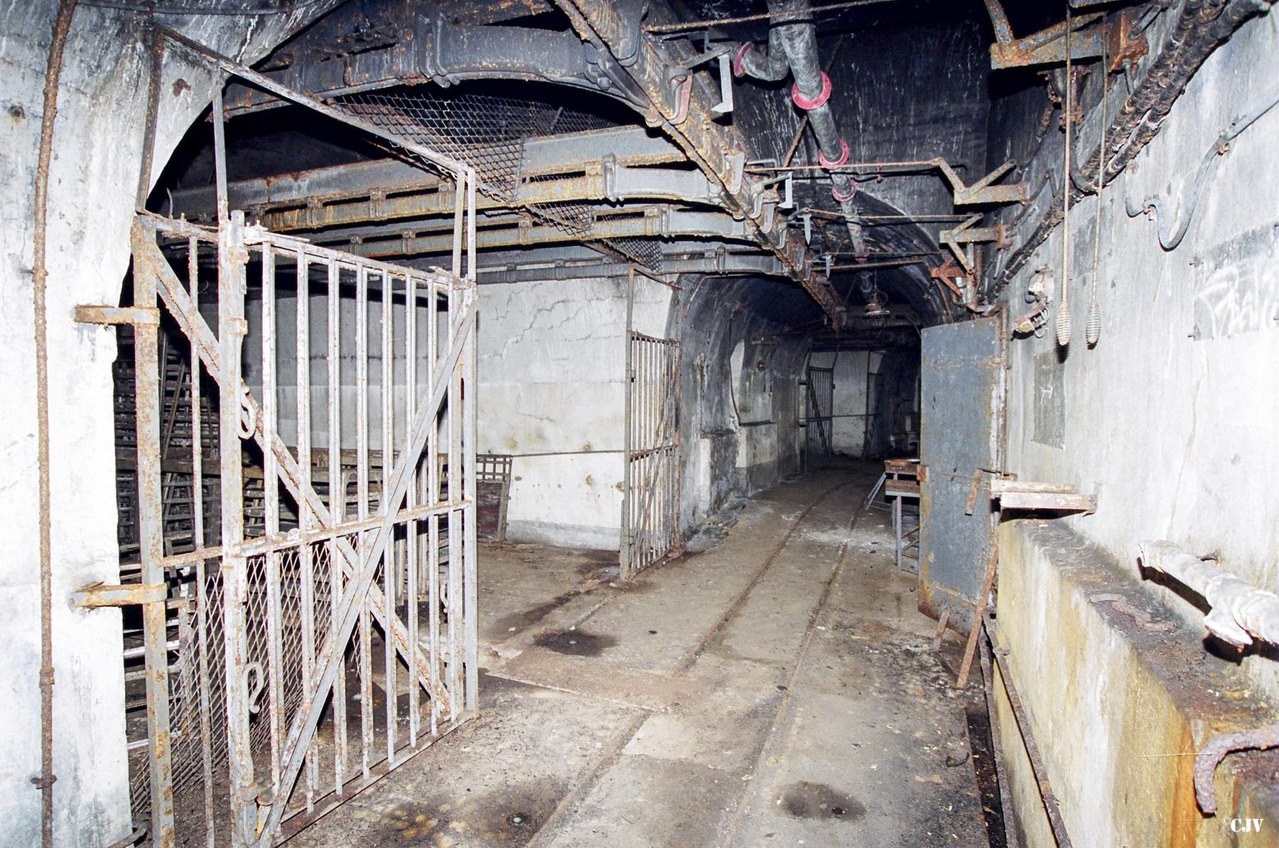 Ligne Maginot - ANZELING - A25 - (Ouvrage d'artillerie) - Bloc 5
Magasin M2 en bas du bloc - Lia VERMEULEN