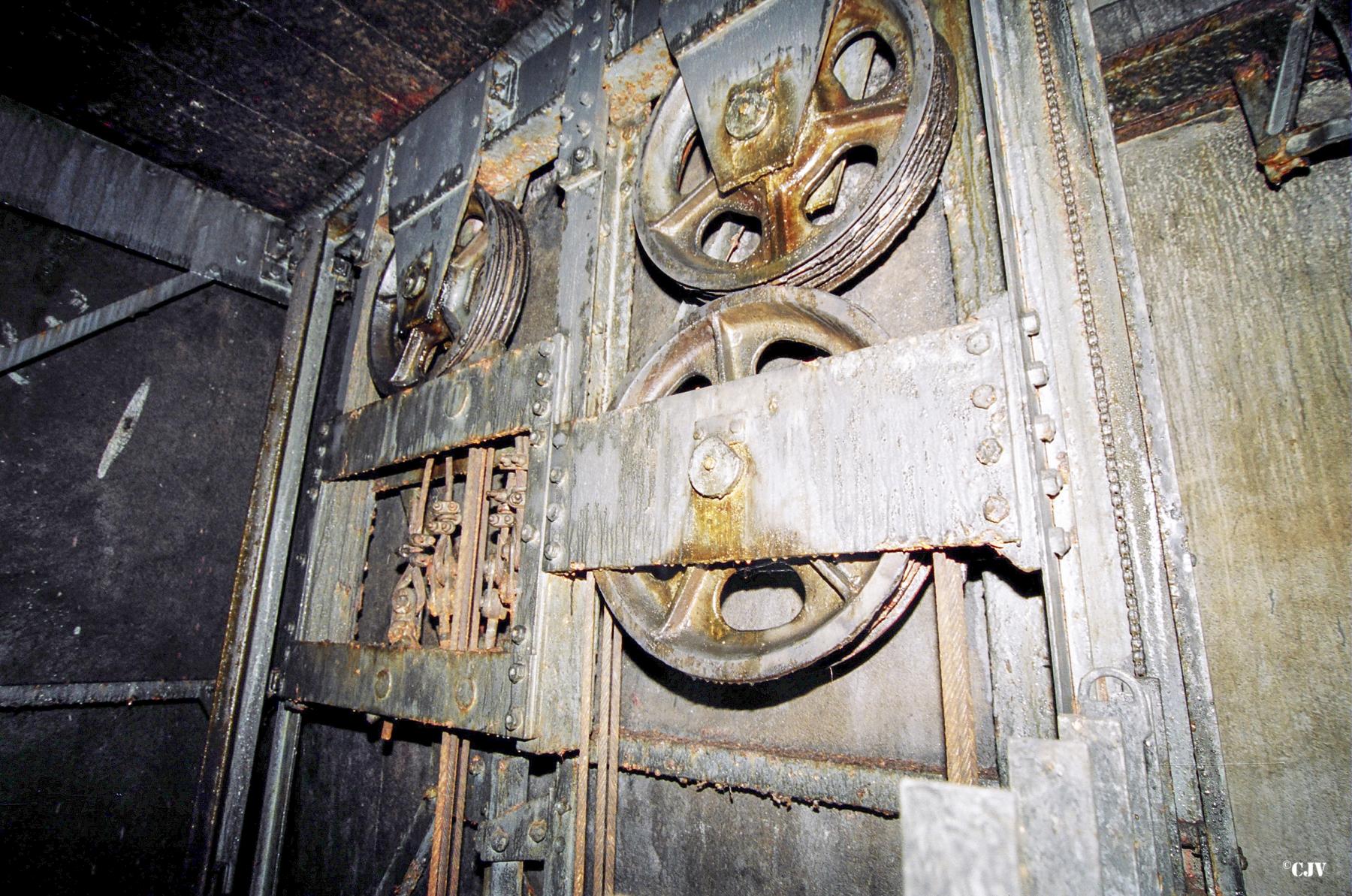 Ligne Maginot - ANZELING - A25 - (Ouvrage d'artillerie) - Bloc 5
Monte-charges - Lia VERMEULEN