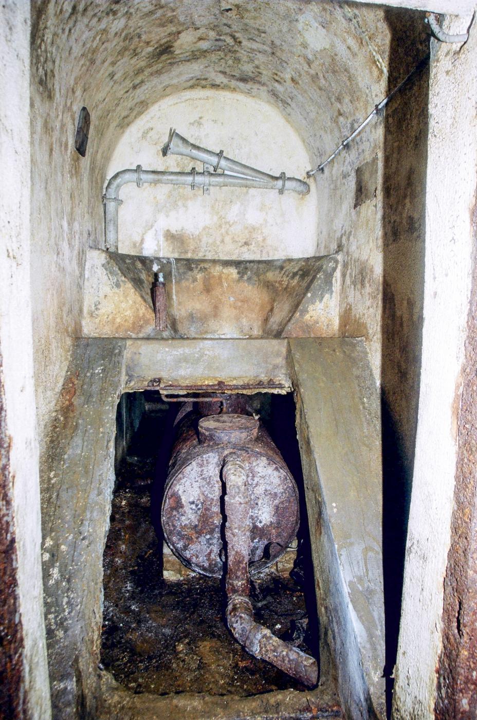 Ligne Maginot - ANZELING - A25 - (Ouvrage d'artillerie) - Le PC et CT
Latrines - Lia VERMEULEN