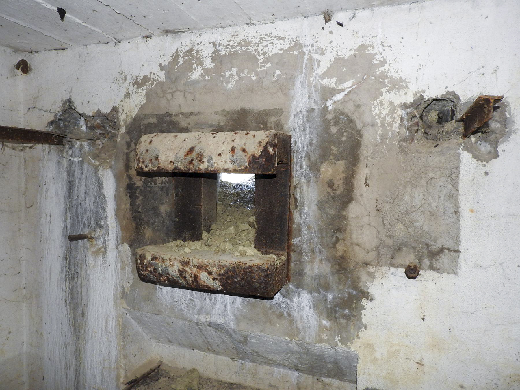 Ligne Maginot - BB23 - (Blockhaus pour canon) - Le créneau mitrailleuse. - STENGER Mathieu