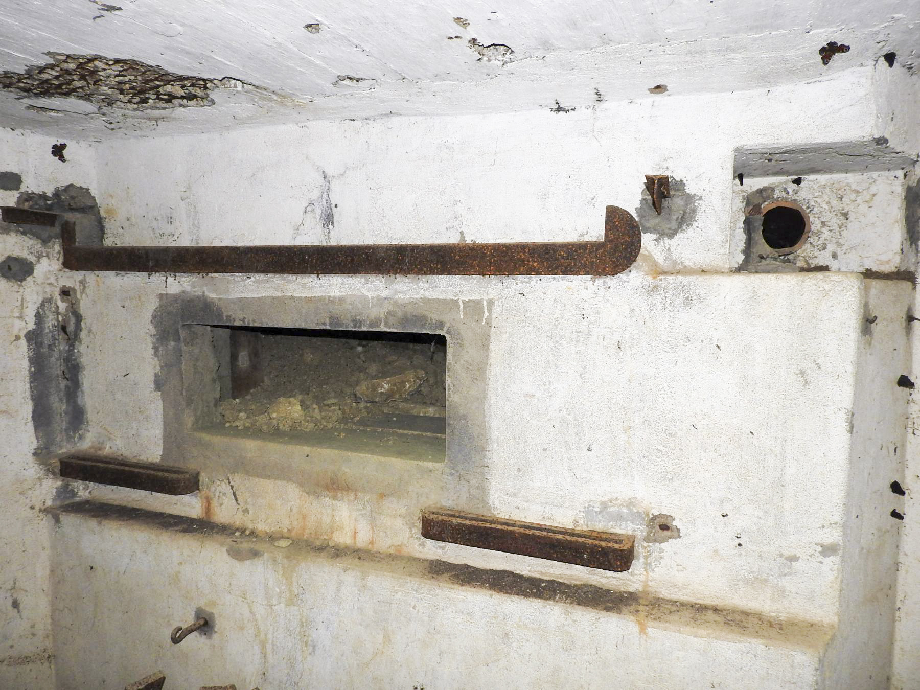 Ligne Maginot - BB23 - (Blockhaus pour canon) - Le créneau du canon anti-char. - STENGER Mathieu