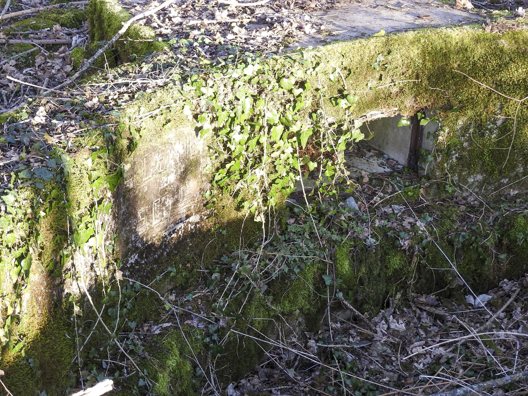 Ligne Maginot - BC1 - HOCHGERICHT - (Cuve pour canon) - La niche à munitions avec à côté le cartouche du 6° Génie. - STENGER Mathieu
