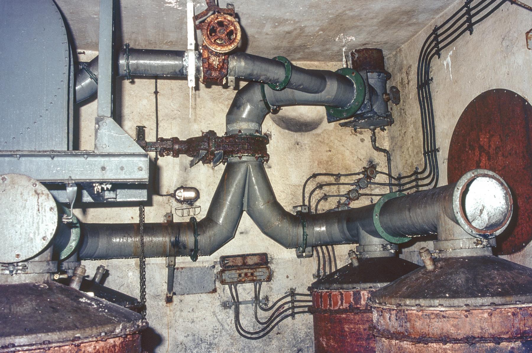 Ligne Maginot - ANZELING - A25 - (Ouvrage d'artillerie) - Bloc 7
Filtres et ventilation - MANSUY Michel