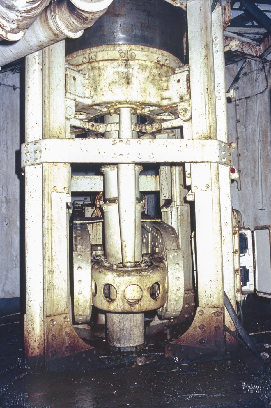 Ligne Maginot - ANZELING - A25 - (Ouvrage d'artillerie) - Bloc 7
Niveau inférieur de la tourelle - MANSUY Michel