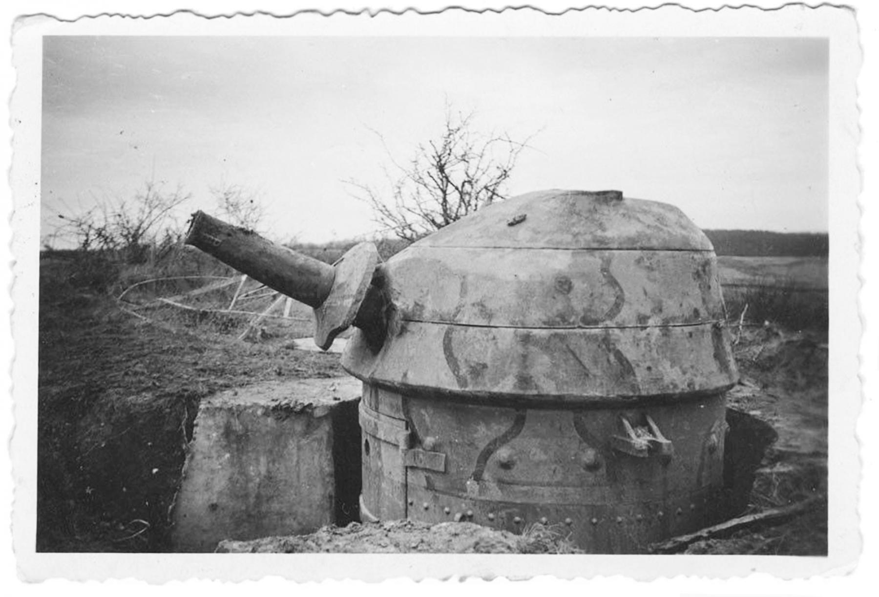 Ligne Maginot - Tourelle démontable pour mitrailleuse mle 35/37 - Une tourelle en place dans sa cuve bétonnée
Identification non connue