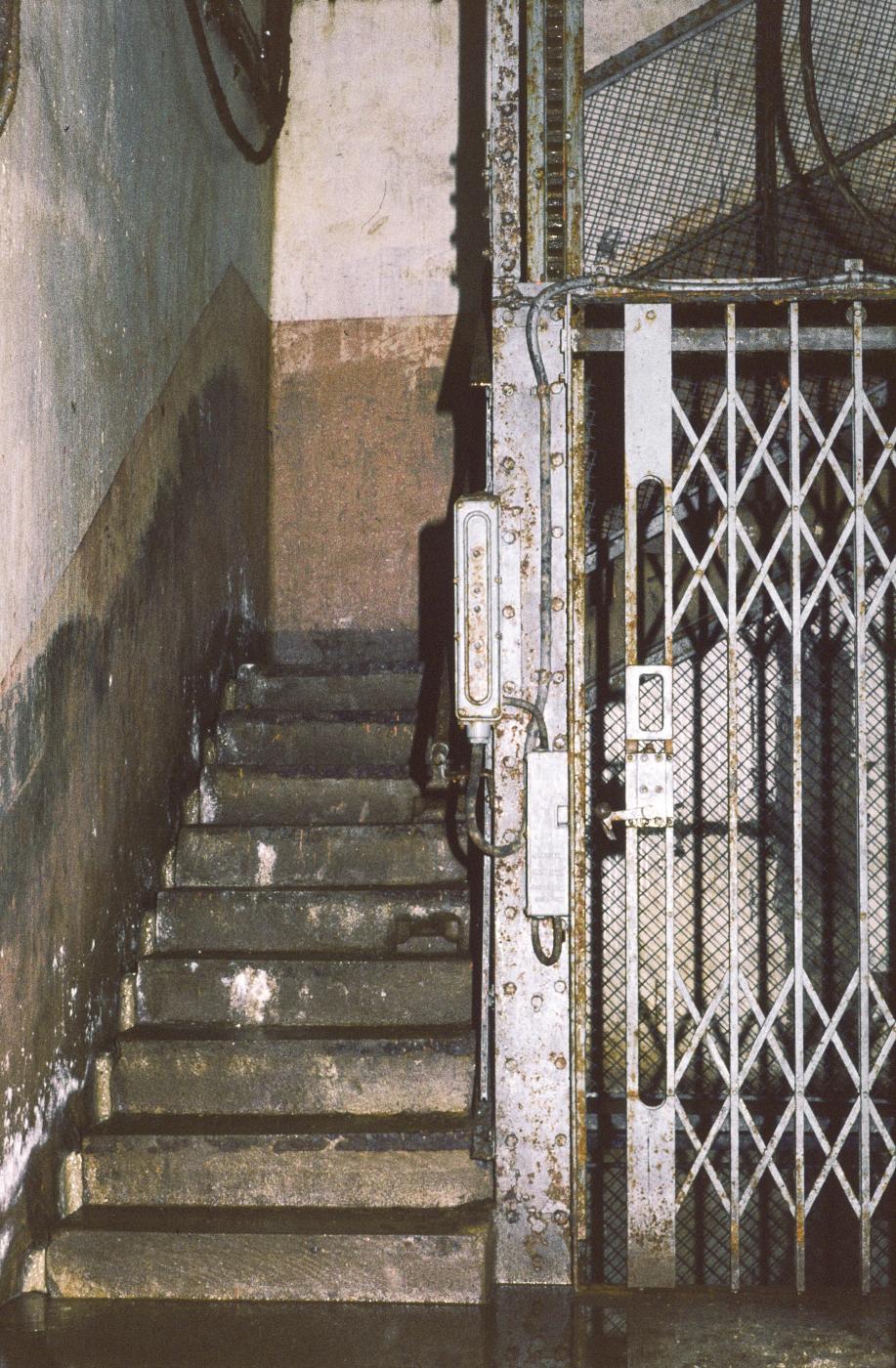 Ligne Maginot - ANZELING - A25 - (Ouvrage d'artillerie) - Bloc 7
Le monte-charge et l'escalier du bloc - MANSUY Michel