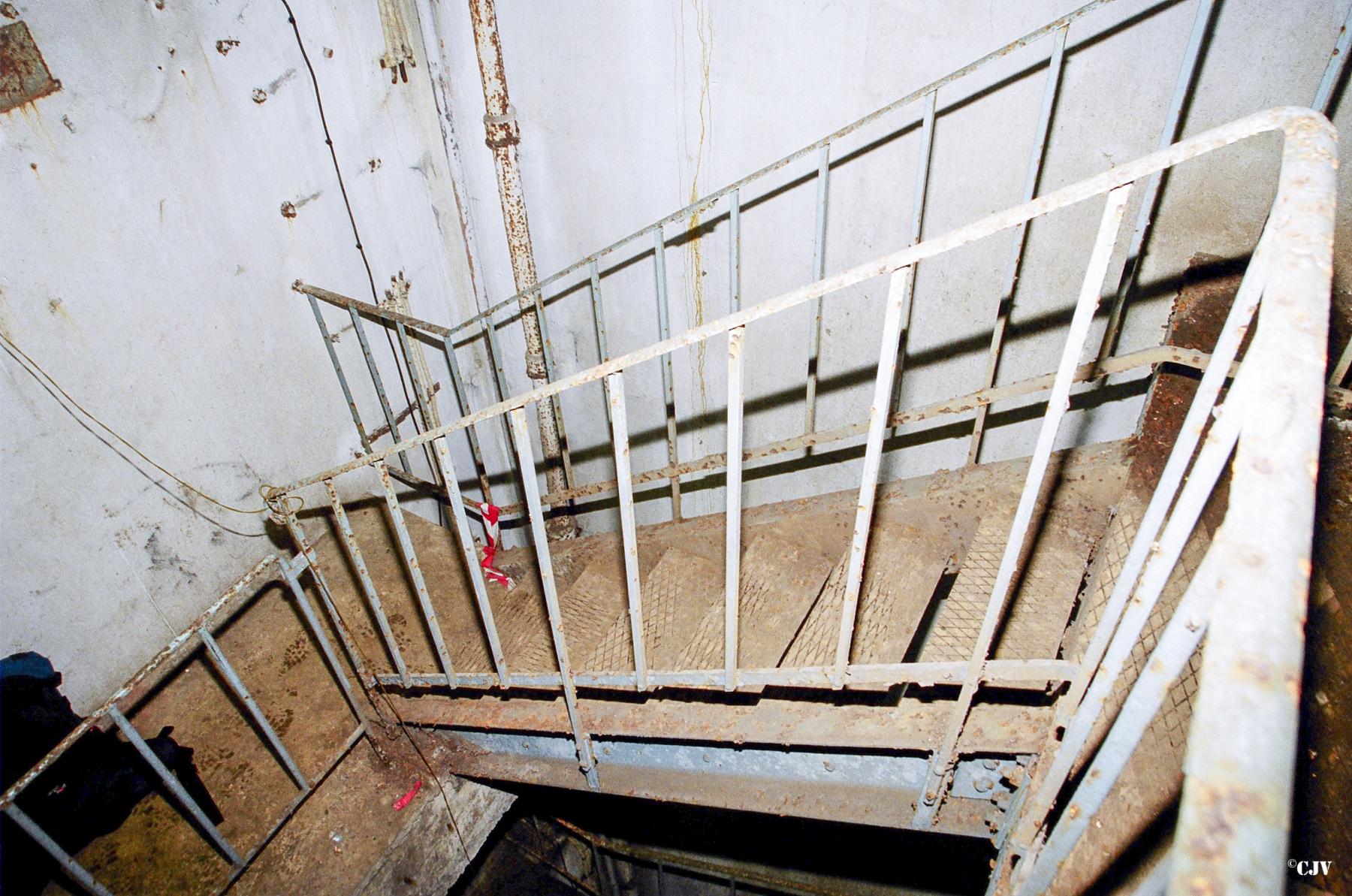Ligne Maginot - ANZELING - A25 - (Ouvrage d'artillerie) - Bloc 9
Le partie amovible de l'escalier - Lia VERMEULEN