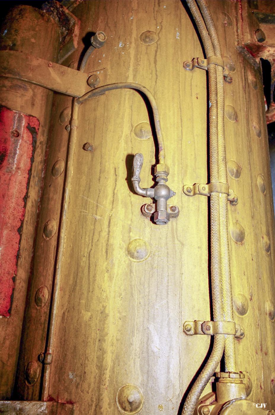 Ligne Maginot - ANZELING - A25 - (Ouvrage d'artillerie) - Bloc 9
Tourelle pour arme mixte et mortier de 50
Le système hydraulique - Lia VERMEULEN
