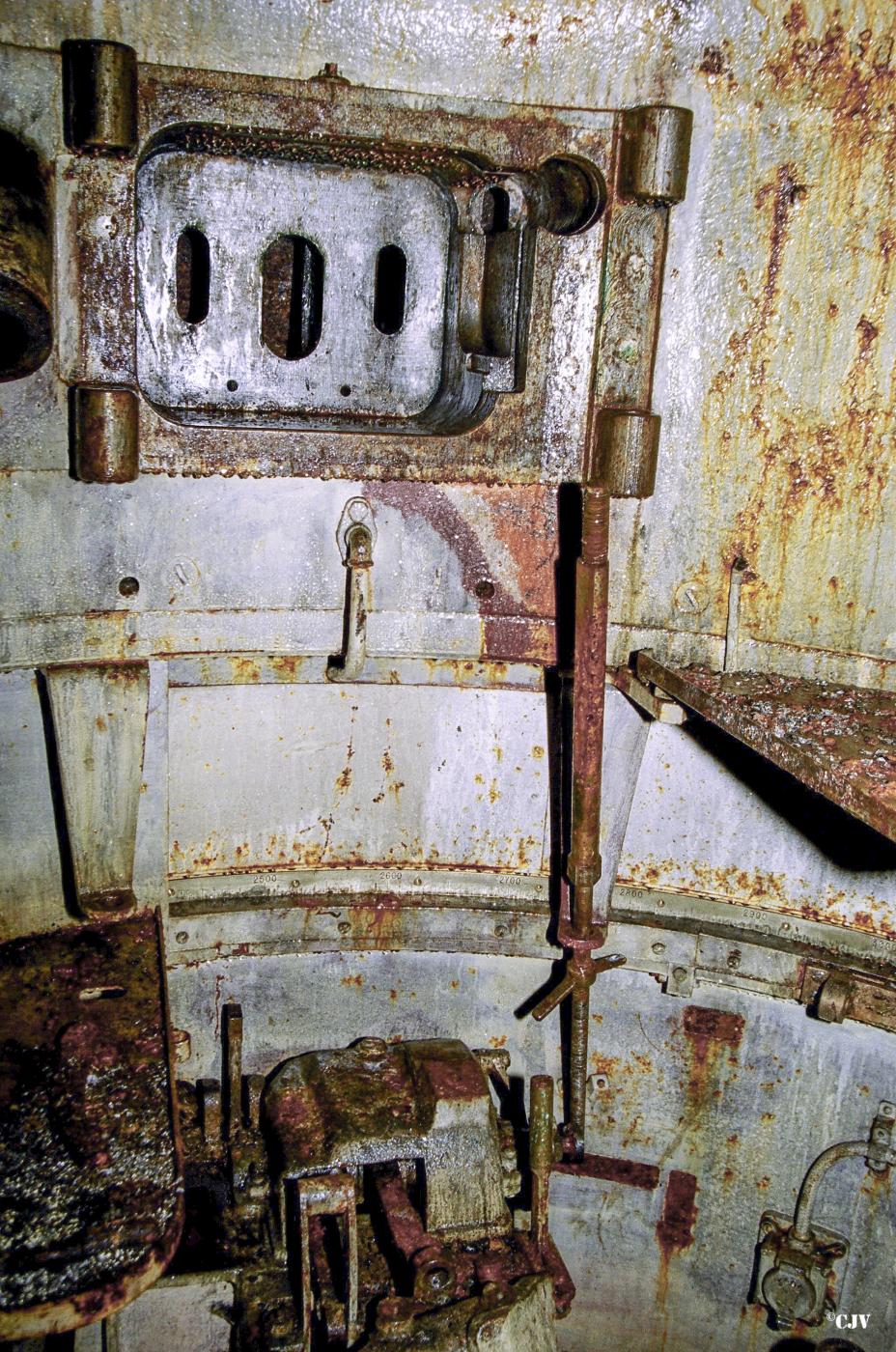 Ligne Maginot - Ouvrage d'artillerie d'ANZELING - Bloc 9
Tourelle pour arme mixte et mortier de 50