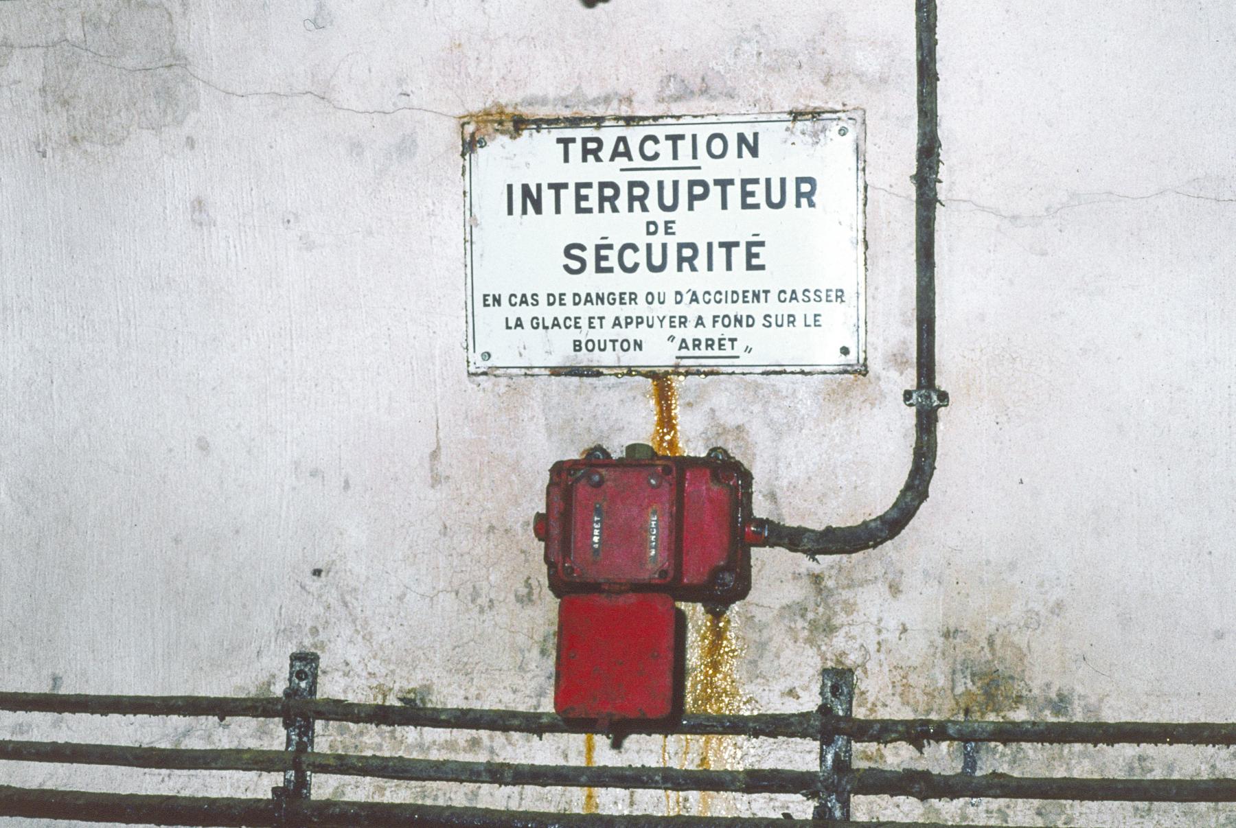 Ligne Maginot - ANZELING - A25 - (Ouvrage d'artillerie) - Interupteur - MANSUY Michel