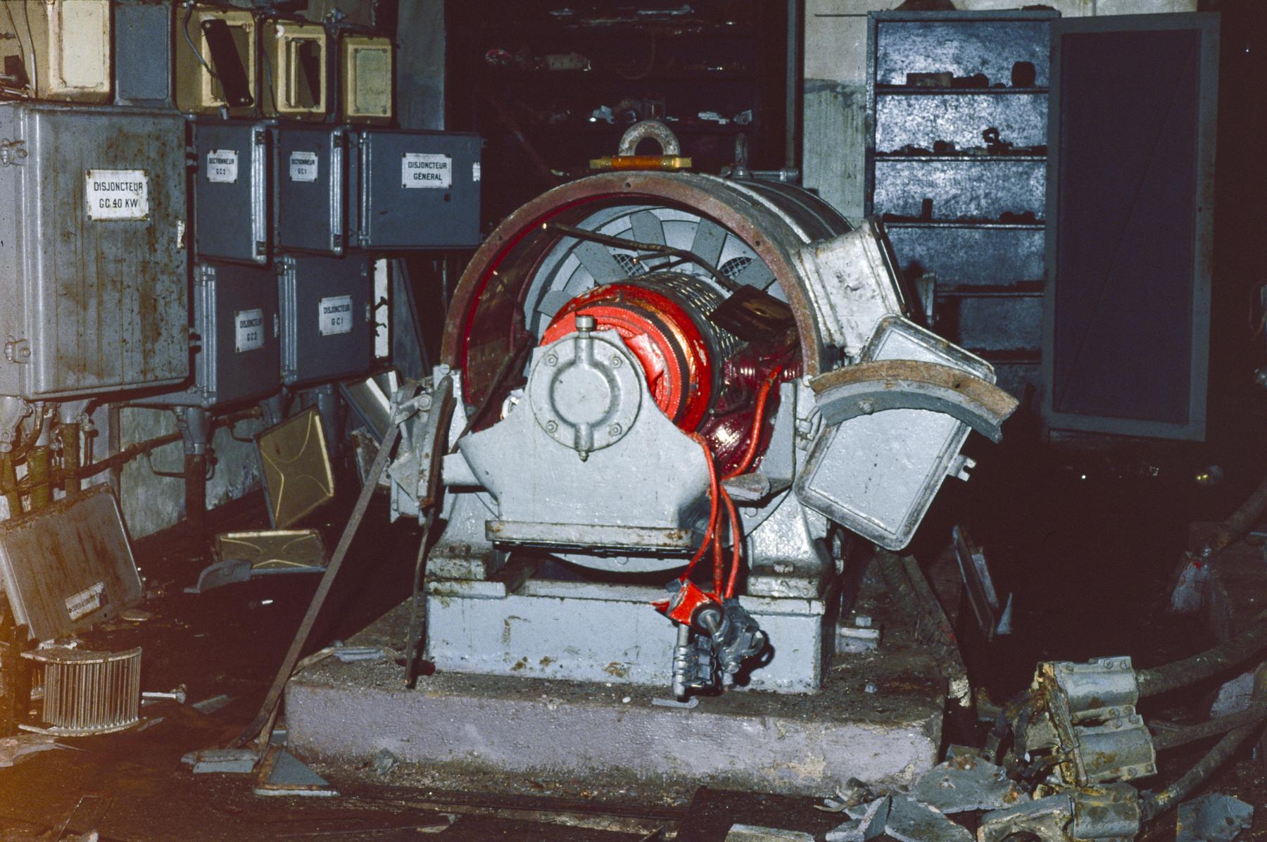 Ligne Maginot - ANZELING - A25 - (Ouvrage d'artillerie) - Sous-station ravagé - MANSUY Michel
