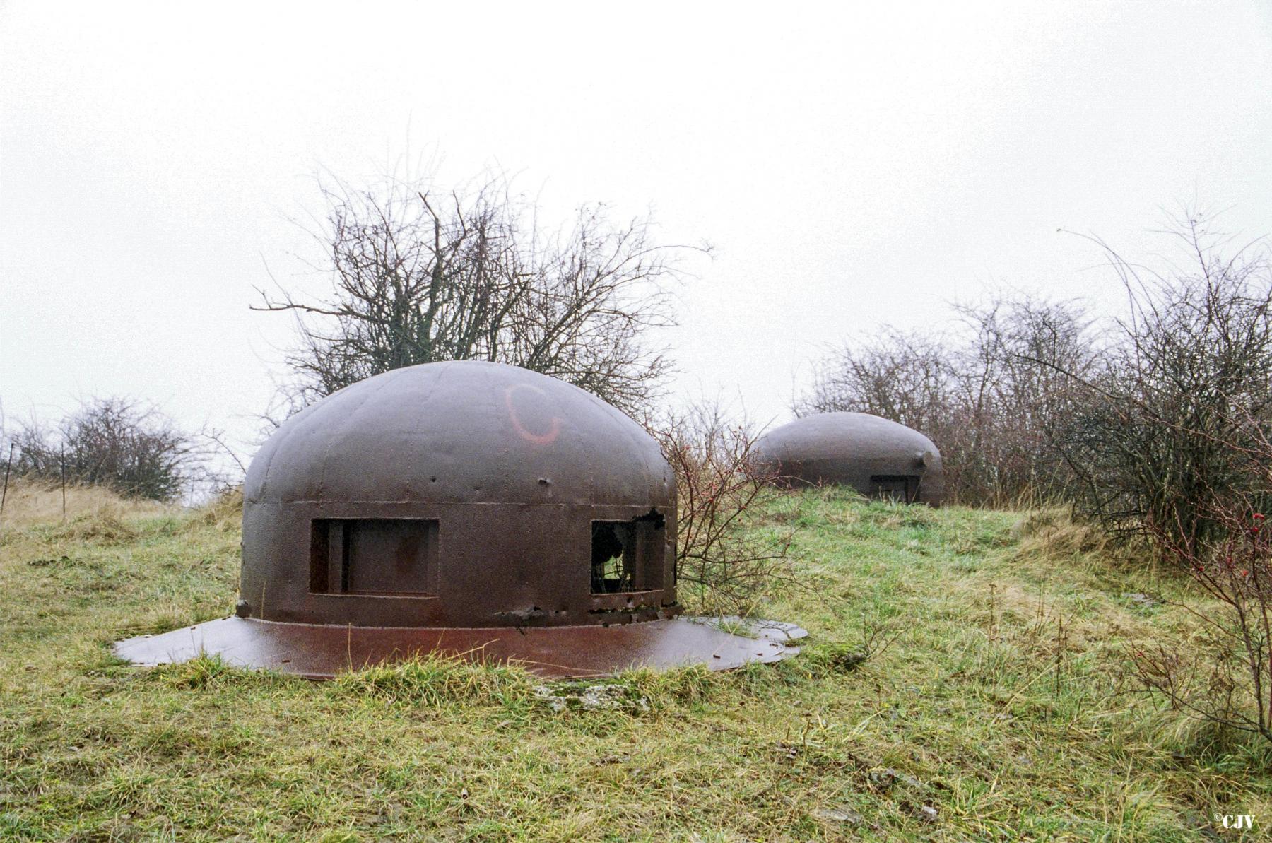 Ligne Maginot - DENTING - A28 - (Ouvrage d'infanterie) - Bloc 3
Fausse cloche et cloche GFM - Lia VERMEULEN