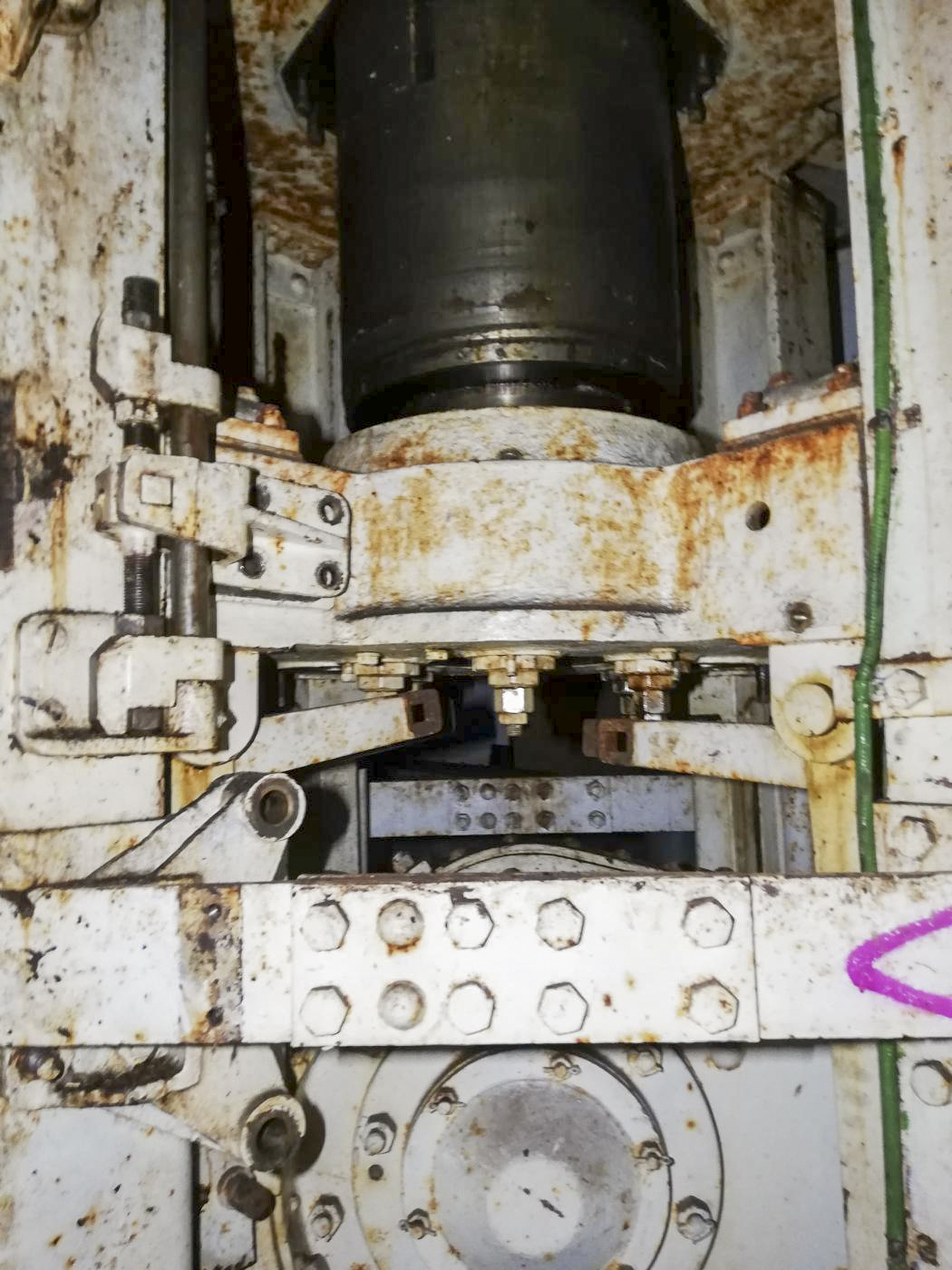 Ligne Maginot - DENTING - A28 - (Ouvrage d'infanterie) - Bloc 3
Rez-de-chaussée de la tourelle de mitrailleuses - Blackmamba73