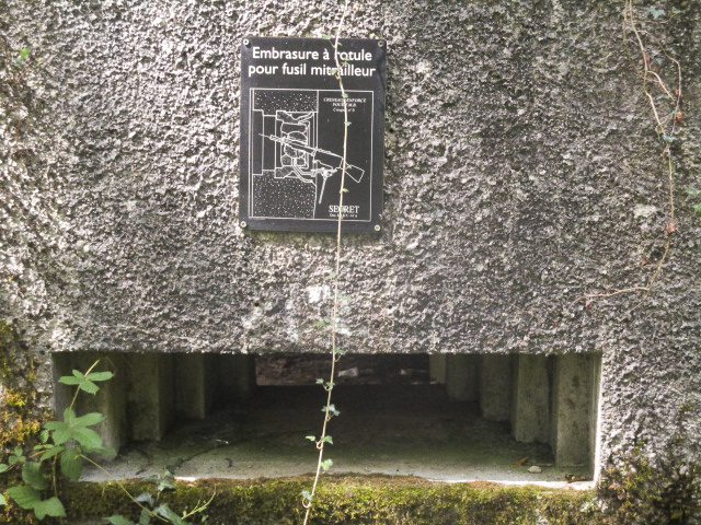 Ligne Maginot - A26-A - FONTAINE OUEST - (Blockhaus pour canon) - Embrasure à rotule pour fusil mitrailleur - Randonneur62