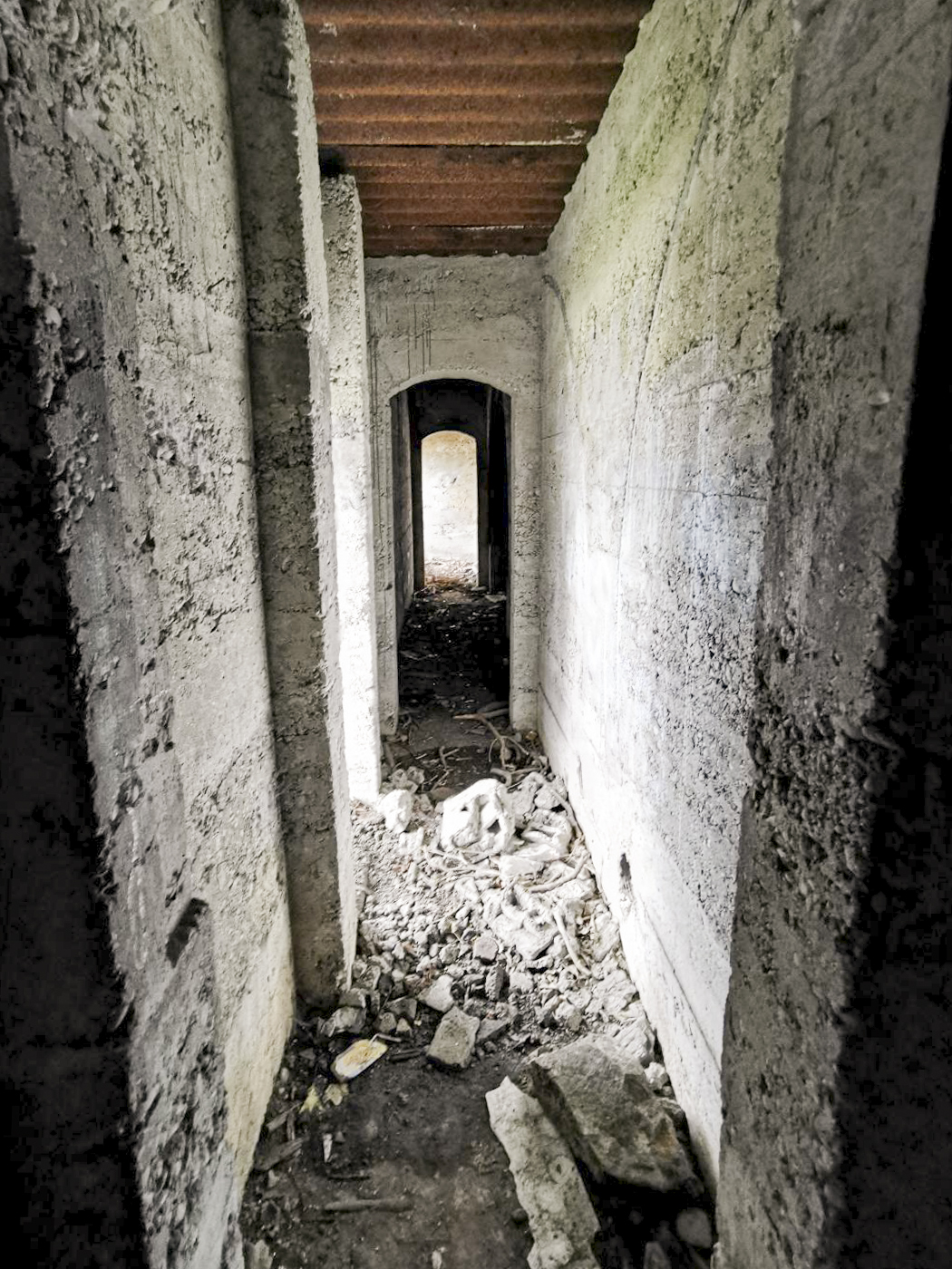 Ligne Maginot - KEMBS LOECHLE 3 - (Abri) - Le couloir - leiraph