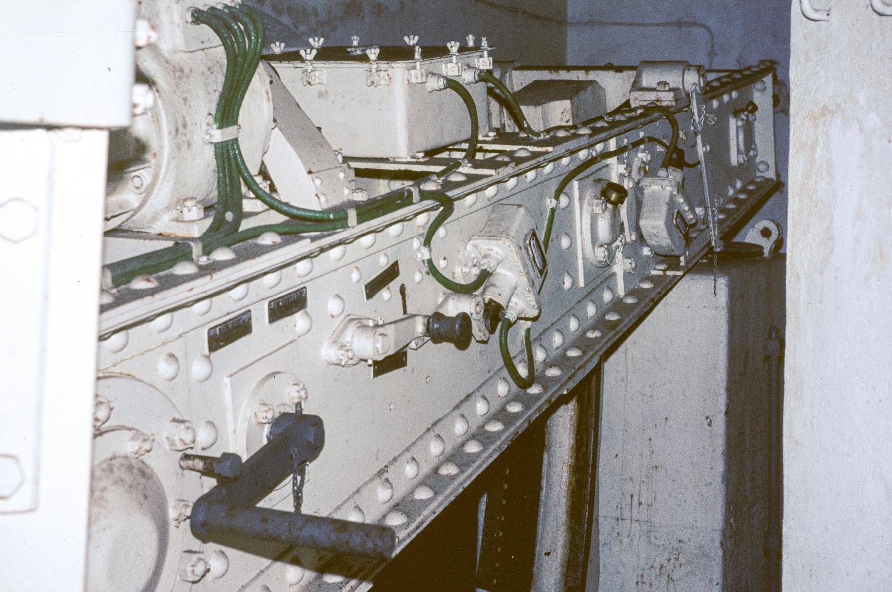 Ligne Maginot - DENTING - A28 - (Ouvrage d'infanterie) - Bloc 3
Tourelle de mitrailleuses
Etage inférieur
Balancier du contrepoids - MANSUY Michel